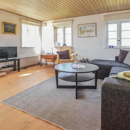 2 Bedroom Stunning In *