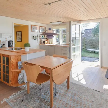 2 Bedroom Stunning In *